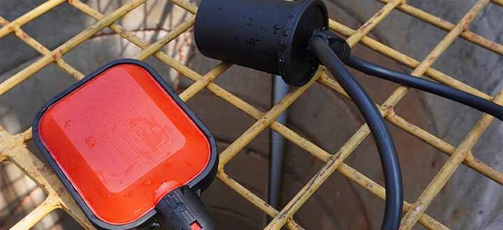 Float as a sensor for a control