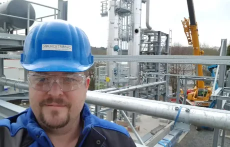 Mitarbeiter von Sourcetronic auf einer Baustelle